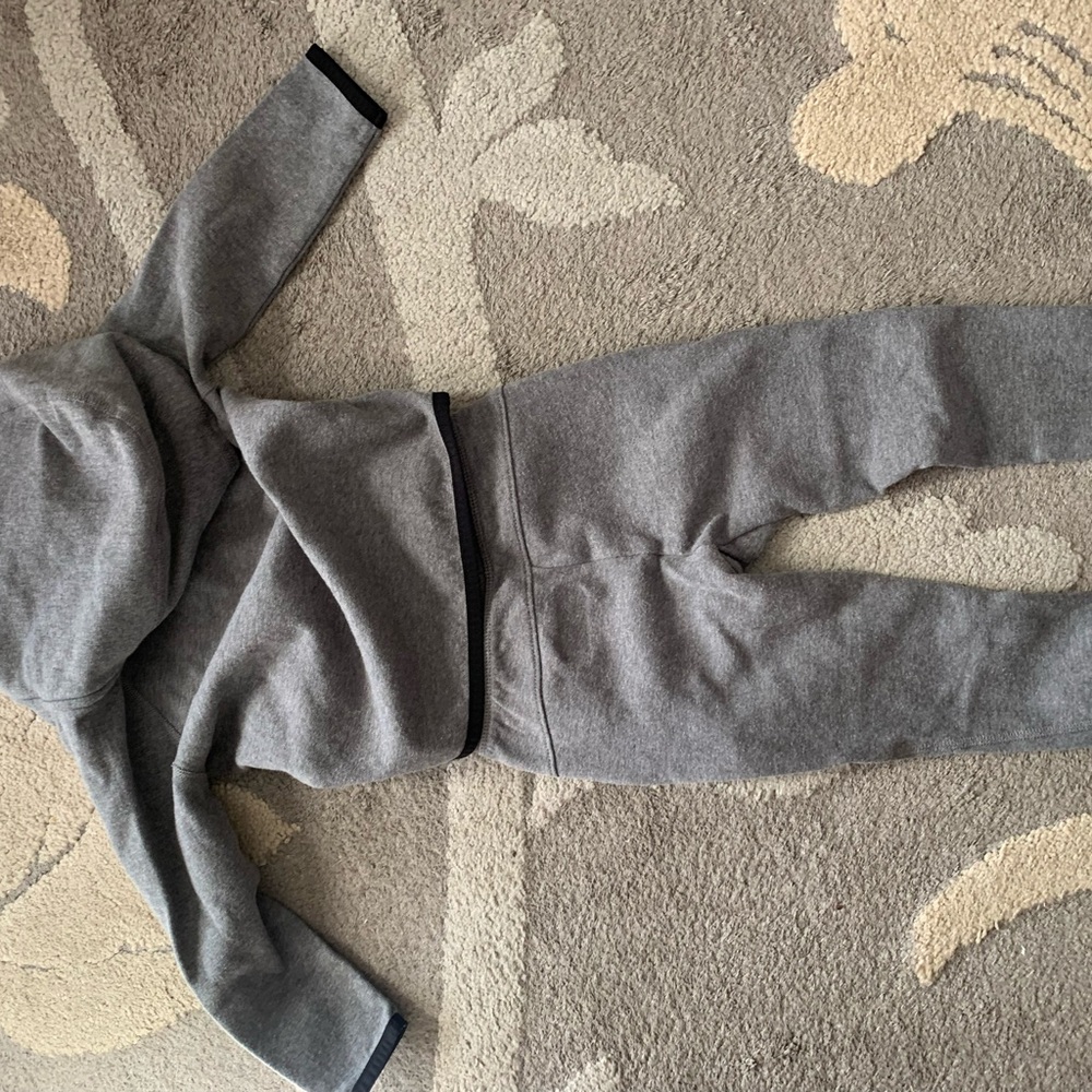 GAP GREY SWEAT SUIT. Size 3
